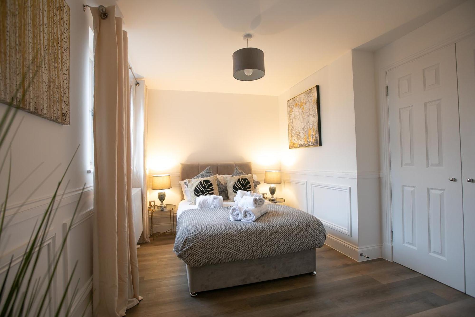 The Burlington Collection Apartment เชอริงแงม ภายนอก รูปภาพ