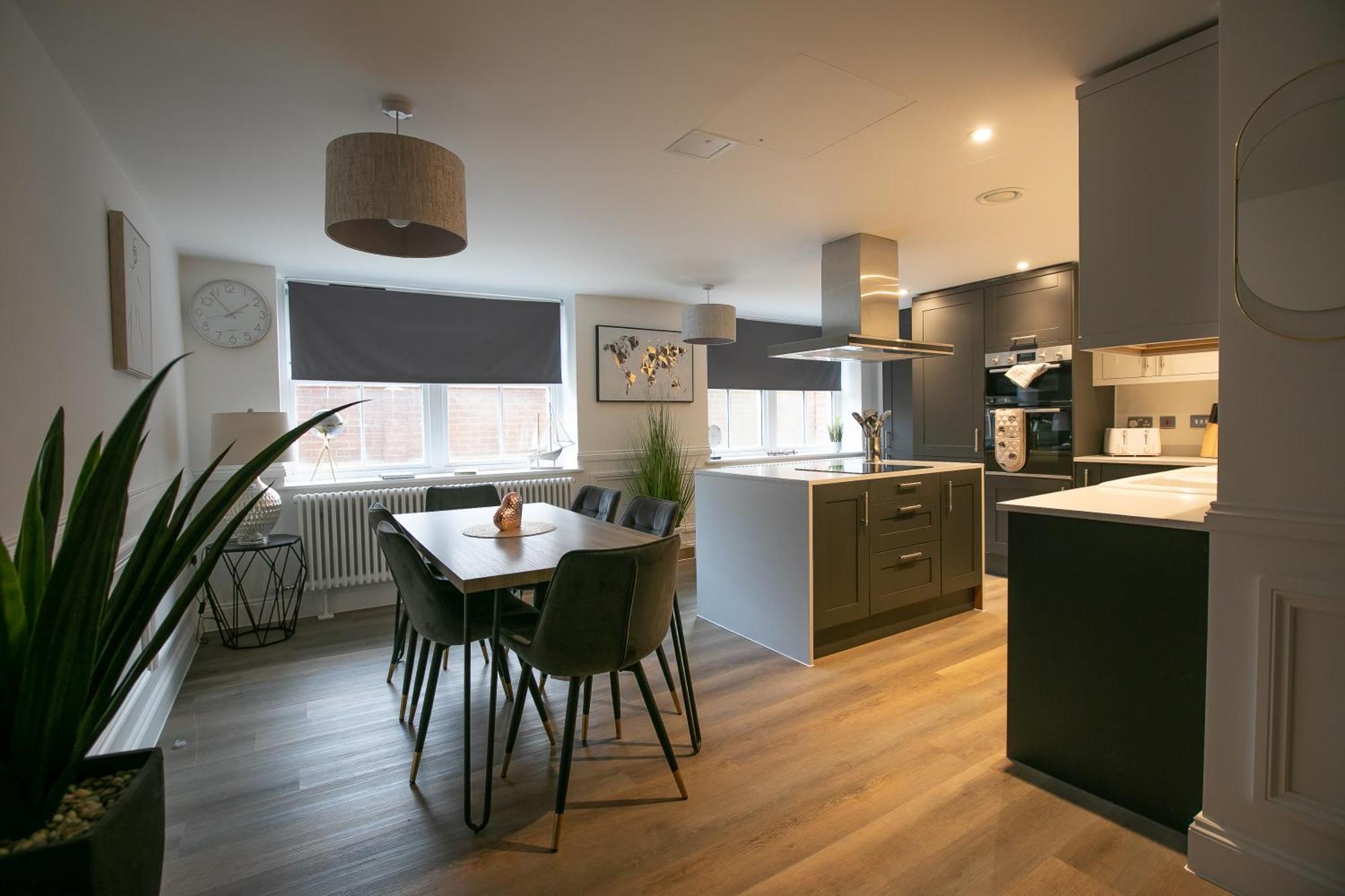 The Burlington Collection Apartment เชอริงแงม ภายนอก รูปภาพ