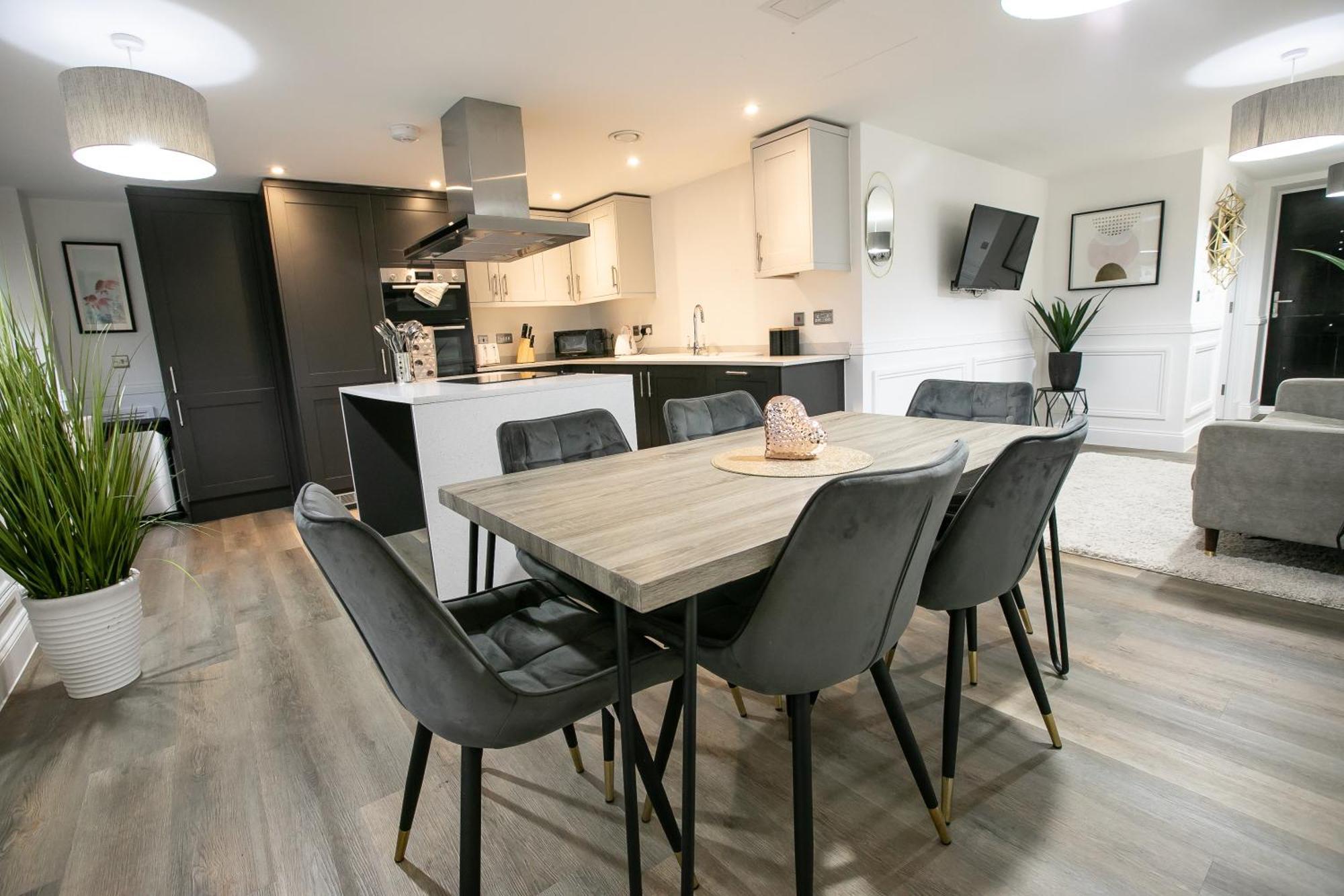 The Burlington Collection Apartment เชอริงแงม ภายนอก รูปภาพ