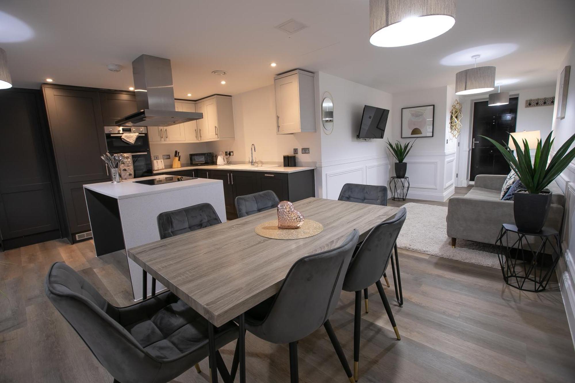 The Burlington Collection Apartment เชอริงแงม ภายนอก รูปภาพ