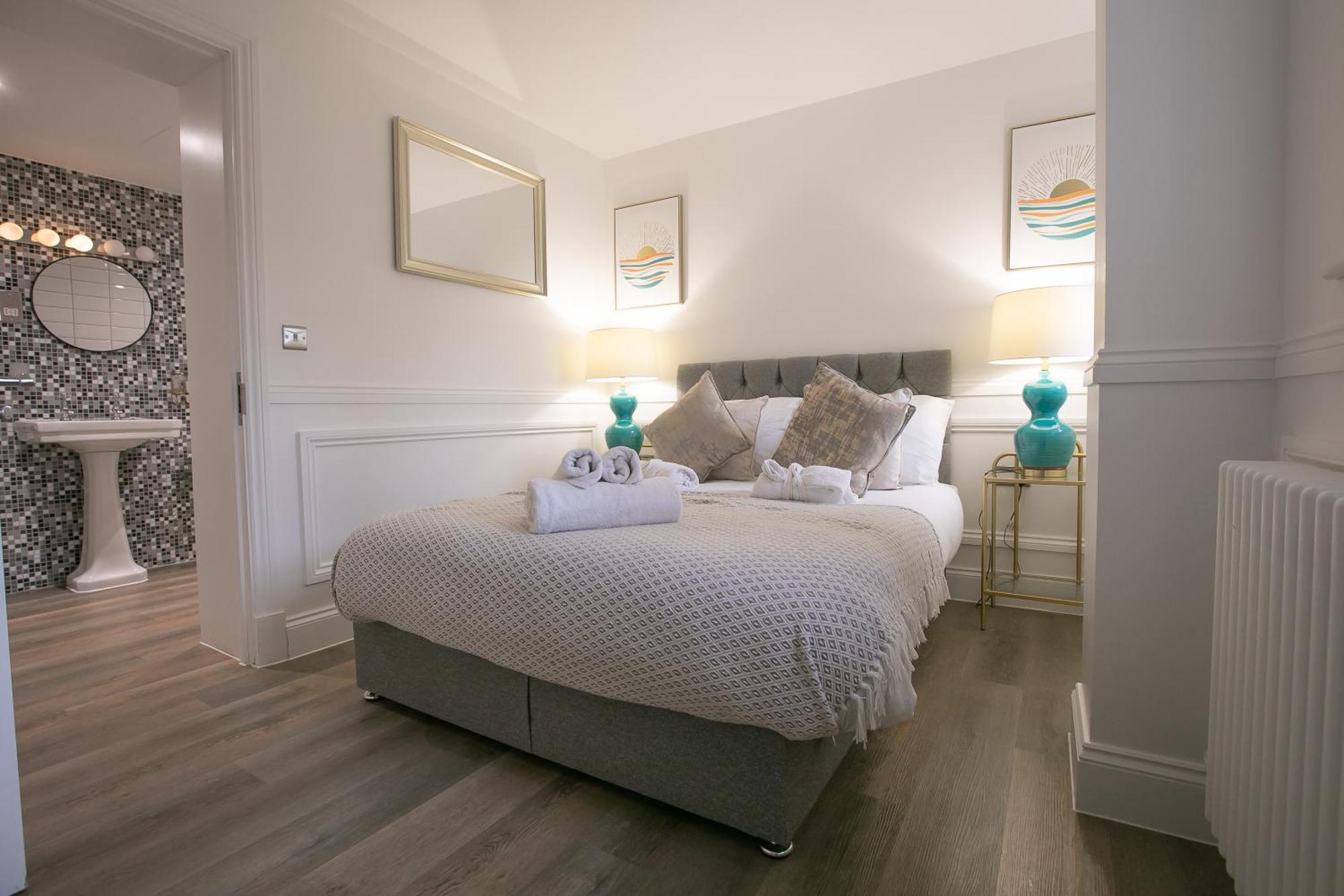 The Burlington Collection Apartment เชอริงแงม ภายนอก รูปภาพ