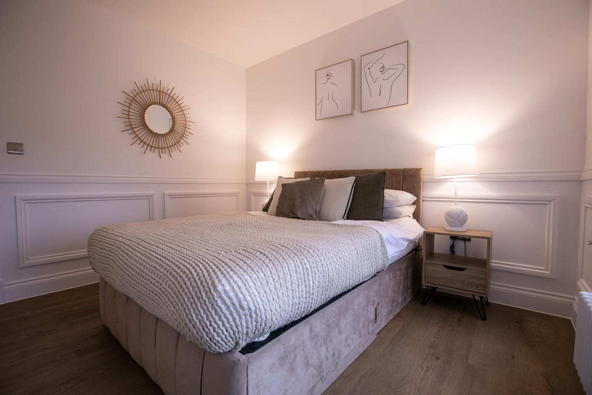The Burlington Collection Apartment เชอริงแงม ภายนอก รูปภาพ