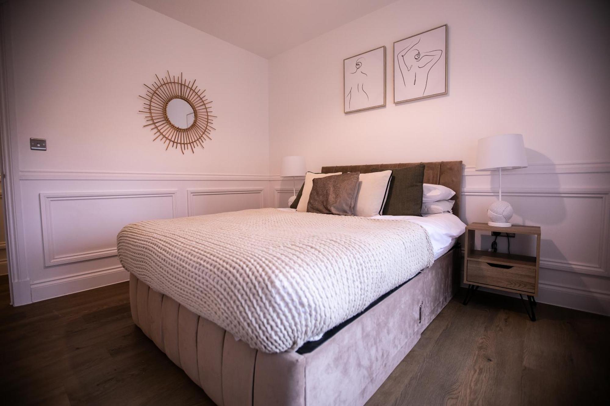 The Burlington Collection Apartment เชอริงแงม ภายนอก รูปภาพ