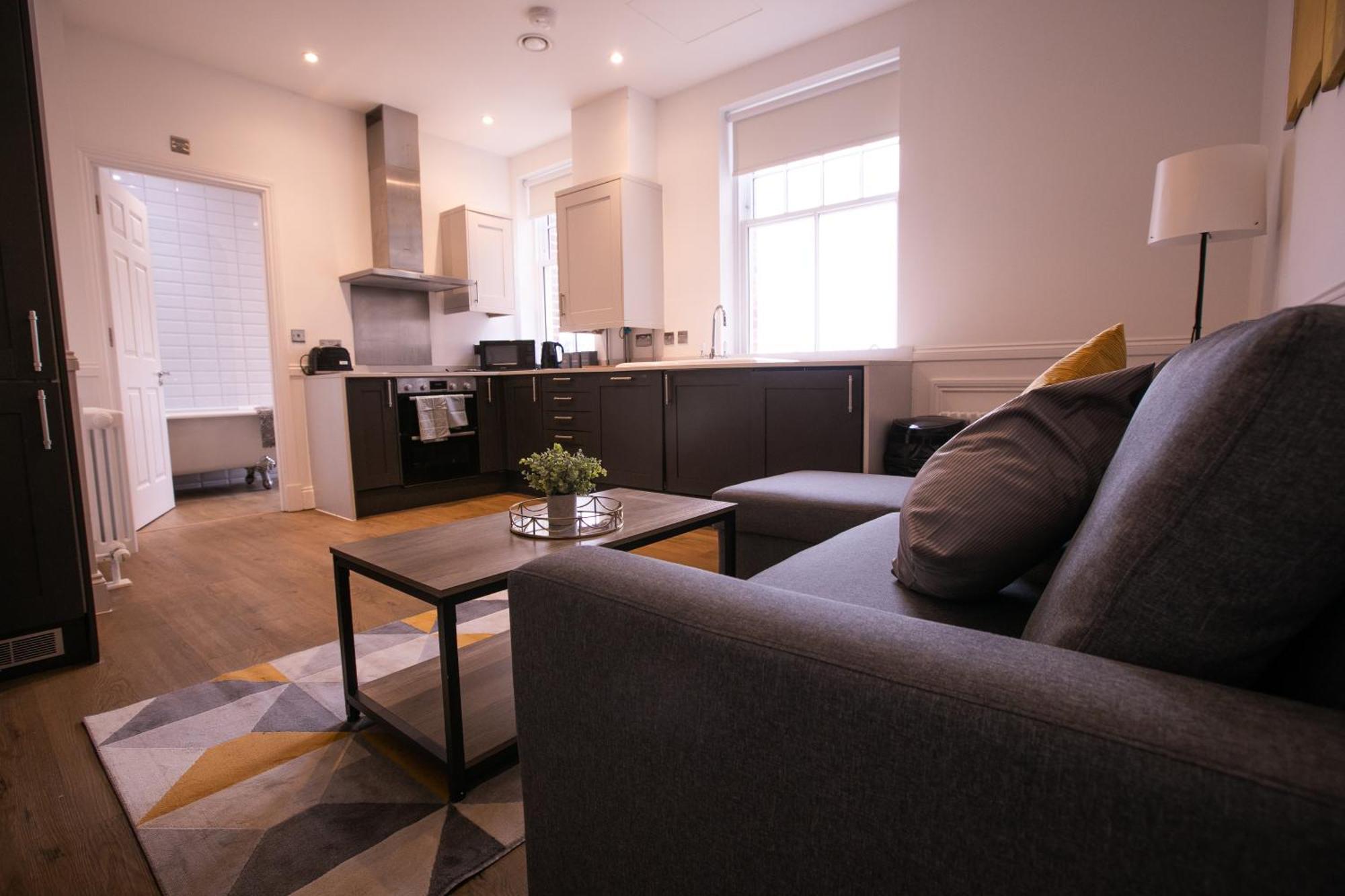 The Burlington Collection Apartment เชอริงแงม ภายนอก รูปภาพ