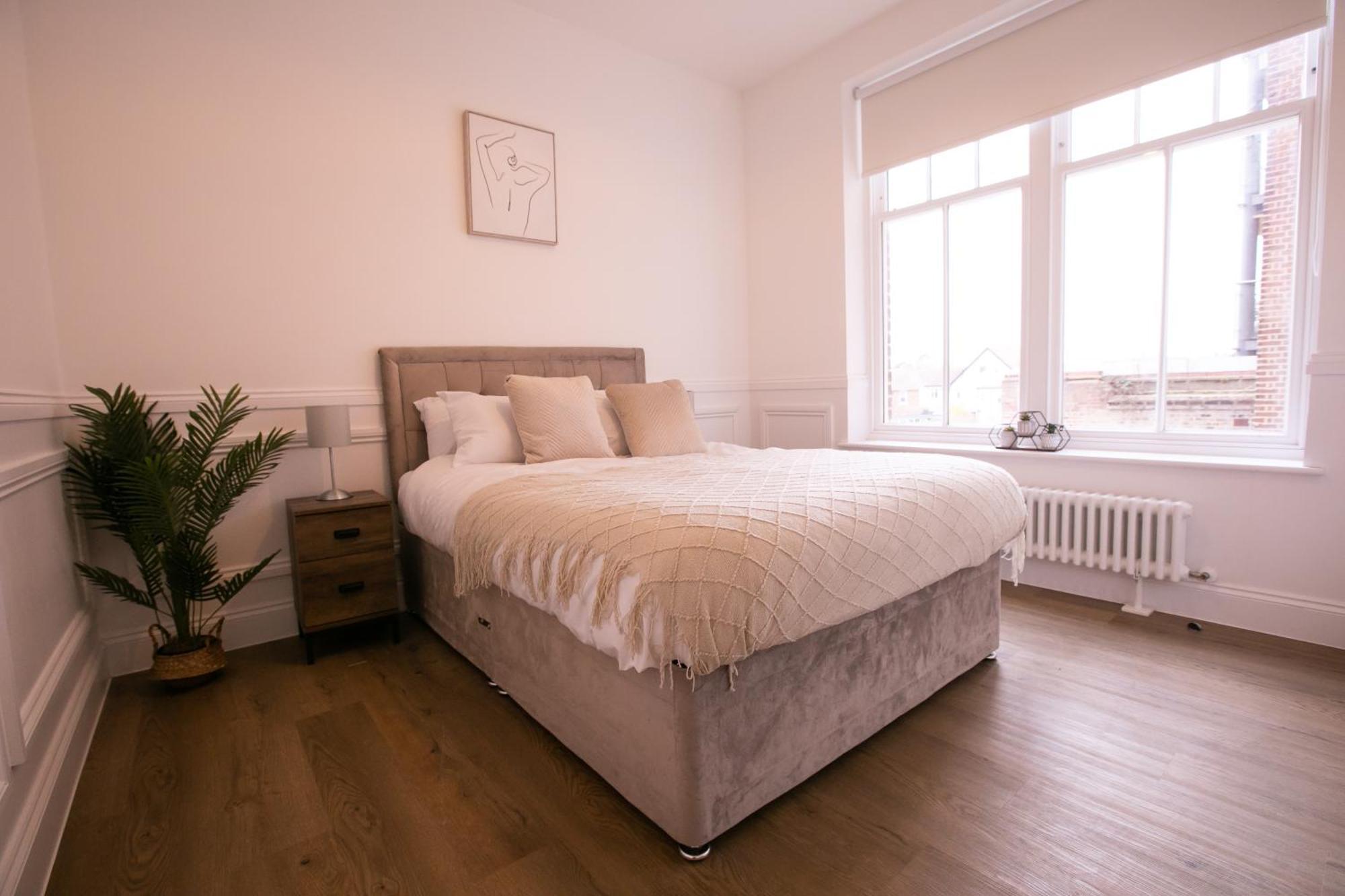 The Burlington Collection Apartment เชอริงแงม ภายนอก รูปภาพ