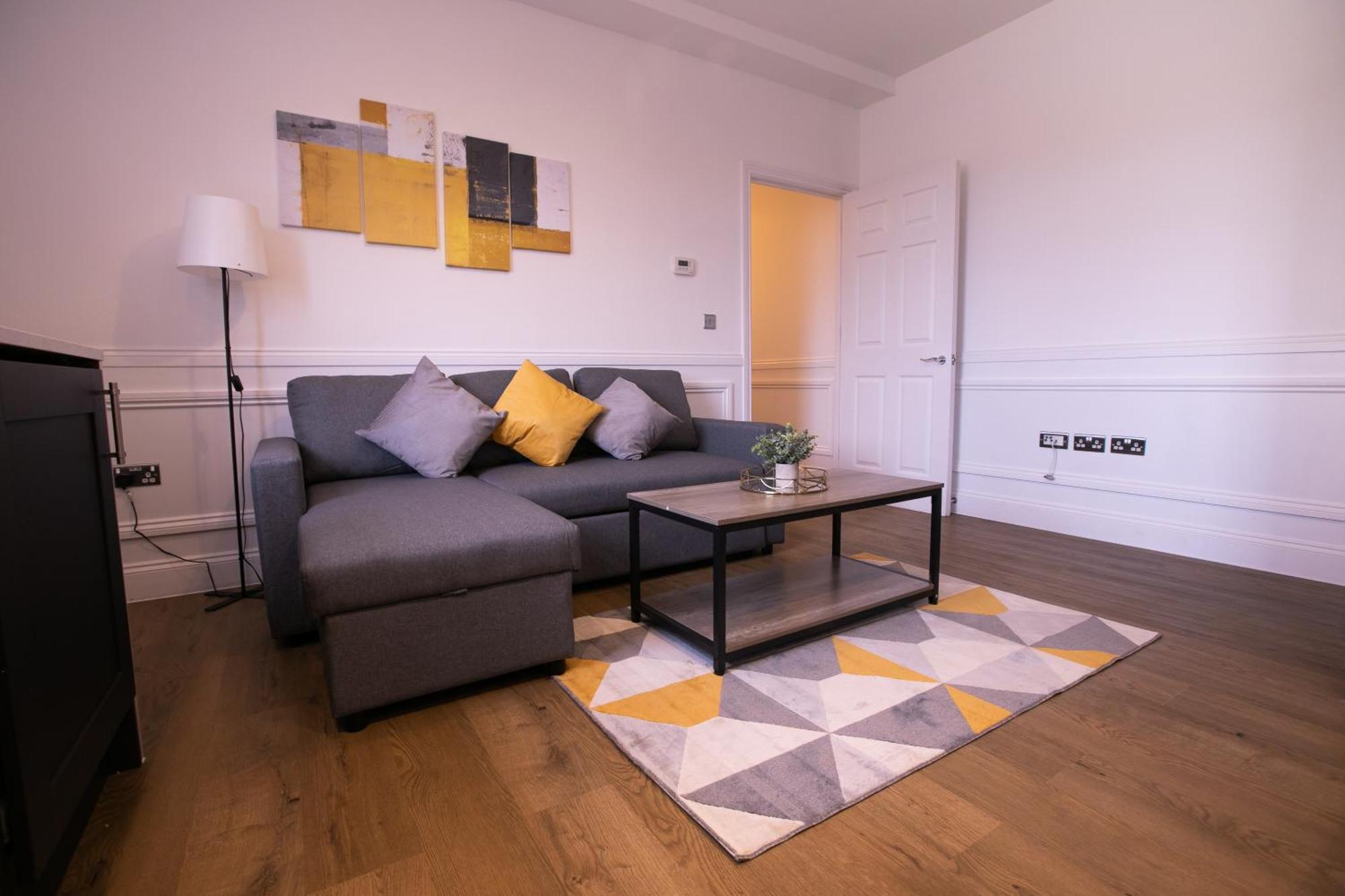 The Burlington Collection Apartment เชอริงแงม ภายนอก รูปภาพ